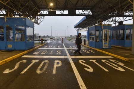 Aproape 430.000 de persoane au tranzitat sambata frontiera Romaniei