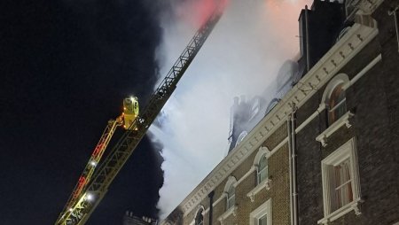 Incendiu de amploare la Londra, intr-o cladire de apartamente. 130 de oameni au fost evacuati, 11  au fost dusi la spital