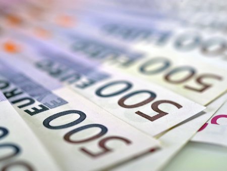 Comisia Europeana pune la dispozitie 1 miliard EUR pentru puncte de reincarcare si de realimentare in cadrul Mecanismului pentru interconectarea Europei (MIE)