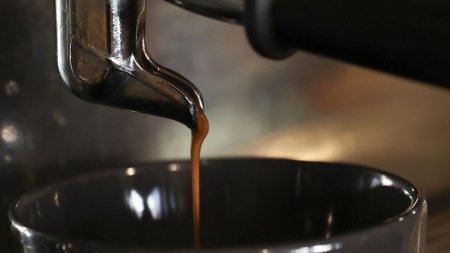 Ce se intampla daca nu cureti cafetiera. Riscuri pentru sanatate