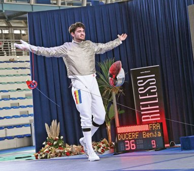 #superstories. Business sportiv. Pariul ZF pe viitorii campioni. Radu Nitu, lider in clasamentul mondial al juniorilor la sabie: Olimpiada este visul meu de cand am intrat prima oara in sala de scrima. Voi incepe sa concurez exclusiv la seniori incepand cu sezonul 2024-2025