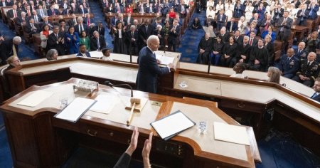 Biden glumeste pe tema varstei sale intr-un discurs istoric: Unele lucruri devin mai clare. Mesaj ferm pentru Putin si critici la adresa lui Trump