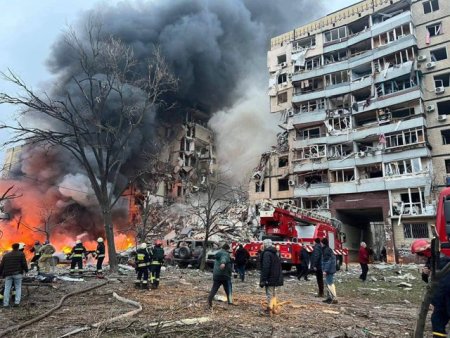 O bomba lansata de rusi a lovit un bloc din Harkov