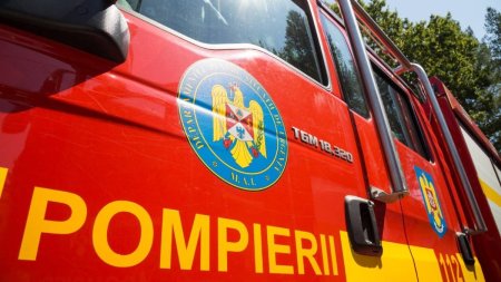 Incendiu puternic produs intr-o casa din judetul Brasov. Trei copii si un adult au ajuns la spital