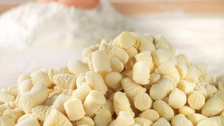 Gnocchi, o frumoasa poveste italiana. Cum ii facem acasa?