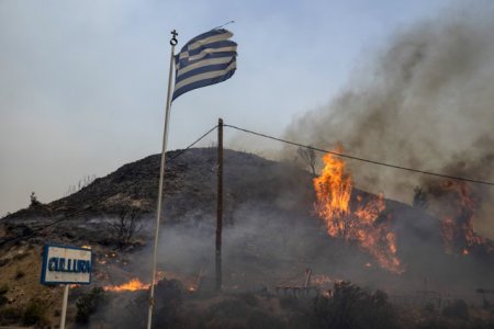 Grecia cumpara din Canada sapte avioane de stingere a incendiilor