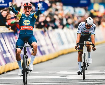 Mathieu van der Poel si-a gasit nasul. Un danez i-a smuls victoria la sprint