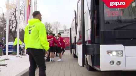 Dinamo - Petrolul. Gazdele au ajuns la stadion + Copiii care vor asista la partida au inceput sa cante inainte de intrarea in arena