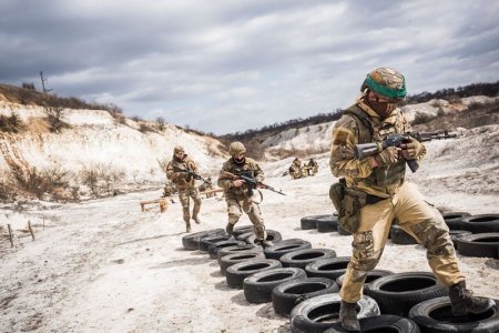 Volodimir Zelenski a semnat legea care reduce varsta de mobilizare militara in Ucraina de la 27 la 25 de ani