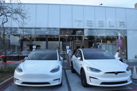 Tesla va concedia peste 10% din angajatii sai la nivel global, din cauza scaderii vanzarilor