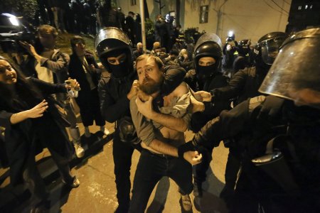 Mii de oameni au protestat din nou in Georgia impotriva legii privind agentii straini. Protestatarii, dispersati cu forta | VIDEO