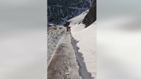 Am inceput deszapezirea Transfagarasanului. Cand estimeaza drumarii ca va fi deschisa soseaua. VIDEO