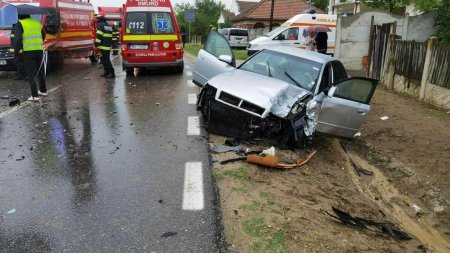 Accident grav in localitatea Sadova. Un barbat de 75 de ani a murit dupa ce a intrat pe contrasens. Cinci persoane, ranite