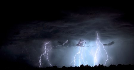 Avertizare meteo: Ploi torentiale si pericol mare de inundatii in mai multe judete. Harta