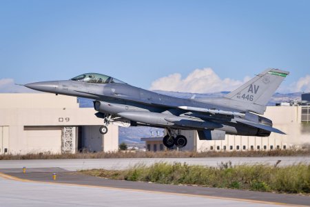 Avioanele F-16, tot mai aproape de campul de lupta din Ucraina. Data estimata pentru predare