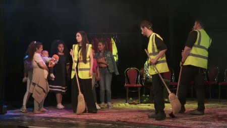 Viata la groapa de gunoi Pata Rat, spectacol de opera. Un concept care aduce ghetoul la Cluj-Napoca