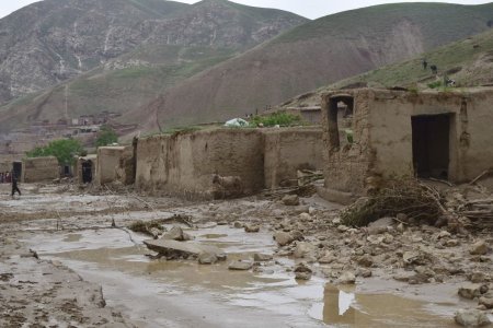 Zeci de morti din cauza inundatiilor, in nordul <span style='background:#EDF514'>AFGANISTAN</span>ului. Cautarea victimelor continua si sunt anuntate noi ploi