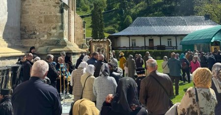 Icoana pictata la Ierusalim cu opt secole in urma, scoasa spre inchinare la Manastirea Bistrita. Cum a ajuns in tara FOTO