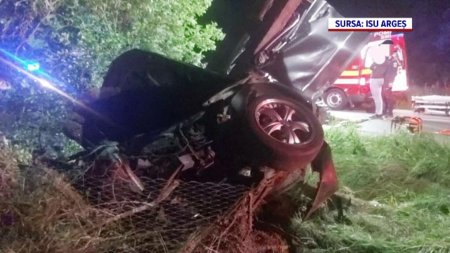 Accident tragic intr-o comuna din Arges. Un tanar de 22 de ani si-a pierdut viata dupa ce a intrat cu masina intr-un stalp