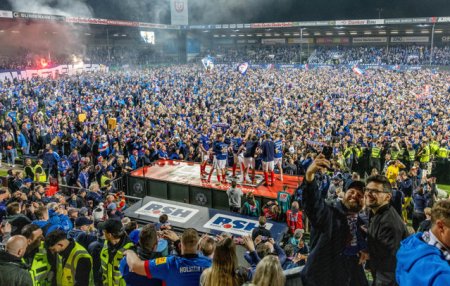 Holstein Kiel a promovat pentru prima oara in Bundesliga