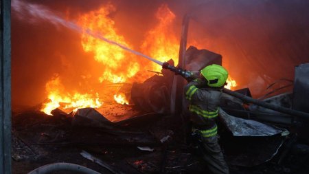 Incendiu la o rafinarie de petrol din regiunea Volgograd din Rusia, dupa un atac ucrainean cu drone