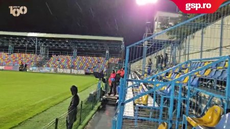 FC Voluntari - U Cluj » Echipele au iesit la incalzire, pe o ploaie torentiala