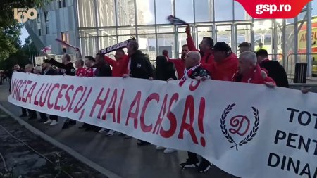 Dinamo - UTA Arad » Fanii dinamovisti il chema acasa pe Mircea Lucescu