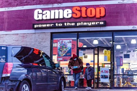 O noua surpriza in lumea investitiilor: Actiunile GameStop au crescut cu peste 80% datorita unei postari pe internet. FOTO