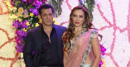 O romanca din India spune adevarul despre relatia dintre <span style='background:#EDF514'>SALMAN KHAN</span> si Iulia Vantur: Mama lui a declarat ca Iulia...