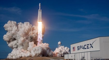 SpaceX construieste rapid in Texas, dar nu isi plateste facturile la fel de repede