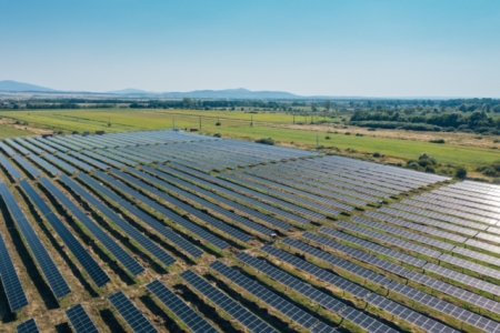 Olandezii de la <span style='background:#EDF514'>PHOTO</span>n Energy obtin 15 mil. euro de la BERD pentru constructia a sase parcuri fotovoltaice, cu o capacitate totala de 29 MWp, in Romania