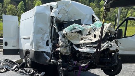 Imagini teribile de la accidentul in care pasagerii din doua dube au murit, in Austria. Unul era roman si avea doar 19 ani