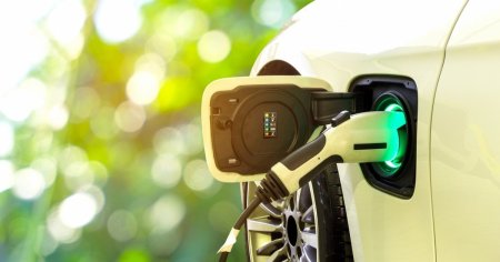 SUA aplica tarife vamale de 100% pentru automobilele electrice din China