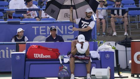 Ploaia a amanat debutul Simonei Halep la turneul parizian Trophée Clarins. Cand a fost reprogramat meciul