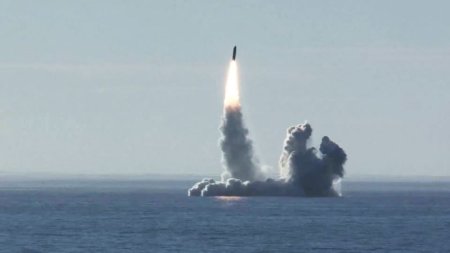 Rusia si-a dotat subm<span style='background:#EDF514'>ARINEL</span>e cu rachete cu focoase nucleare. Bulava poate lovi tinte la peste 8.000 de kilometri