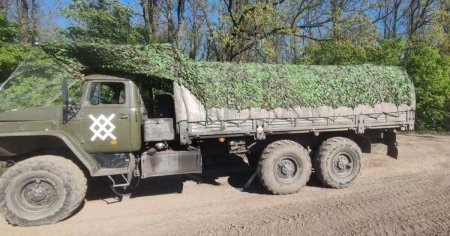 Rusii au schimbat simbolul de pe echipamentele militare trimise in Ucraina. Ce reprezinta noul semn observat in apropiere de Harkov