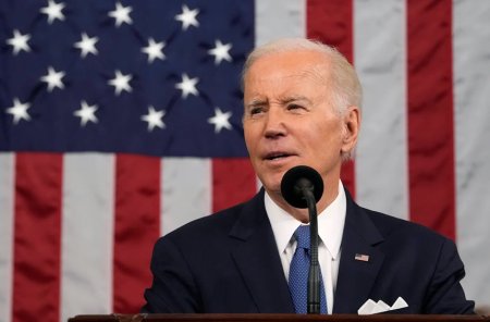 Administratia Biden creste tarifele pentru importuri din China de 18 miliarde de dolari: vehicule electrice, panouri solare, baterii si multe altele