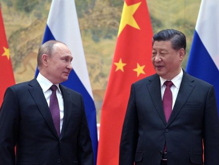 Presedintele chinez Xi Jinping s-a intalnit cu omologul sau Vladimir Putin la Beijing. Cei doi lideri vor discuta <span style='background:#EDF514'>DESPRE UCRAINA</span>, Asia, energie si comert