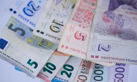 Bulgaria nu indeplineste criteriile de intrare in zona euro, cu sase luni inainte de data prevazuta