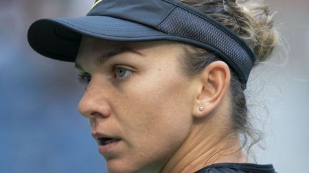 Simona Halep, dupa eliminarea de la Trophee <span style='background:#EDF514'>CLARIN</span>s: Nimeni nu a spus ca aceasta revenire va fi usoara. Voi continua sa muncesc