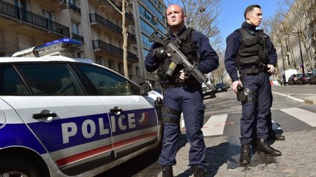 Politia franceza a neutralizat o persoana inarmata care a incercat sa incendieze o <span style='background:#EDF514'>SINAGOGA</span> din Rouen