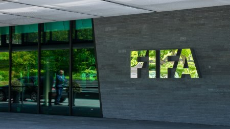 FIFA ar intentiona sa organizeze o <span style='background:#EDF514'>CUPA MONDIALA</span> pentru jucatorii sub 15 ani. Ar putea fi interesant