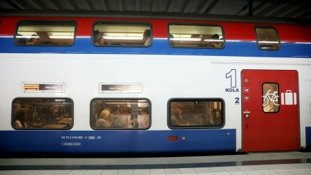 <span style='background:#EDF514'>ACCIDENT FEROVIAR</span> in Serbia. Doua trenuri s-au ciocnit in Belgrad. Cel putin patru persoane sunt in stare grava