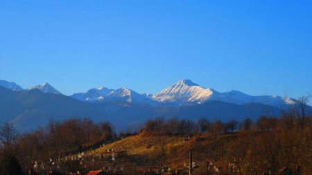 Locul de poveste din Hunedoara: "Inca este o gaura prin stanca la vale si acolo e comoara cea mare"