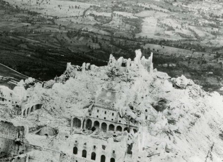 Acum 80 de ani aliatii cucereau Monte Cassino. Batalia crancena este numita: Verdun-ul celui de-al Doilea Razboi Mondial