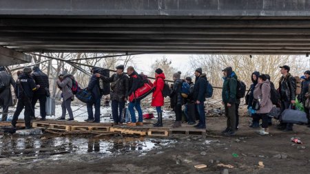 Zeci de ucraineni au murit la granita cu Ungaria si Romania, in incercarea de a scapa de mobilizare