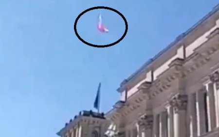 Incident de securitate la parlamentul german. Un barbat a ridicat deasupra cladirii o drona care purta <span style='background:#EDF514'>STEAGUL</span> Rusiei | VIDEO