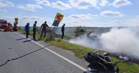 Trei tineri au murit in urma unui cumplit <span style='background:#EDF514'>ACCIDENT DE CIRCULATIE</span>. Au intrat cu motocicletele in masina unei tinere de 19 ani