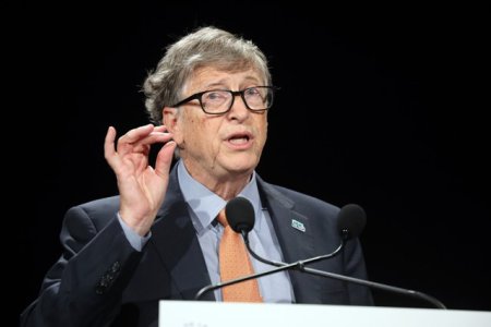 Bill Gates recomanda o carte revolutionara despre inteligenta artificiala si educatie