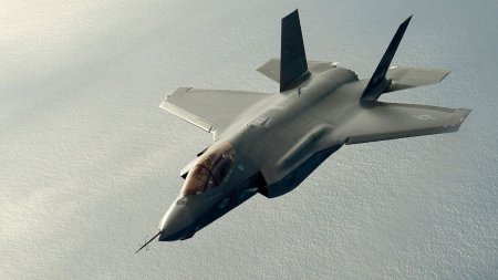 Cel mai performant avion de lupta din lume a executat o aterziare perfecta la Baneasa. Aparatul F-35 a venit cu o misiune speciala